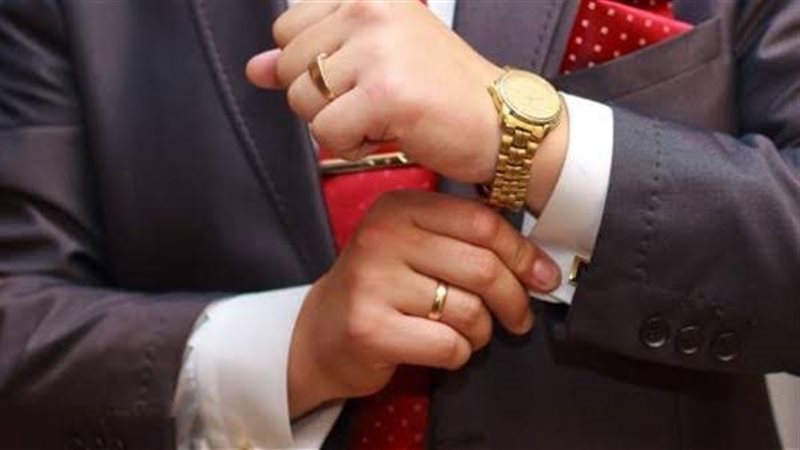 ما حكم لبس الرجل ساعة أو نظارة مطلية بالذهب؟ مفتي الجمهورية يجيب