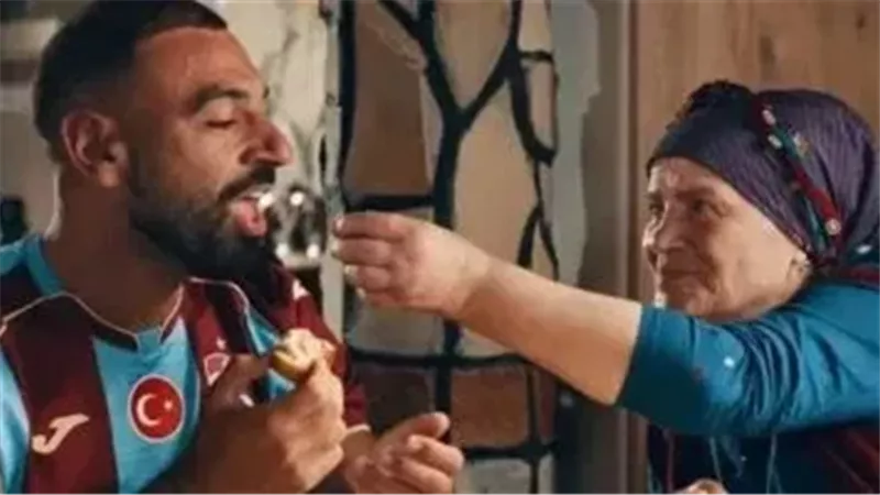 محمد صلاح: أتحدث مع والدتي دائمًا قبل أي مباراة منذ 15 أو 20 عامًا