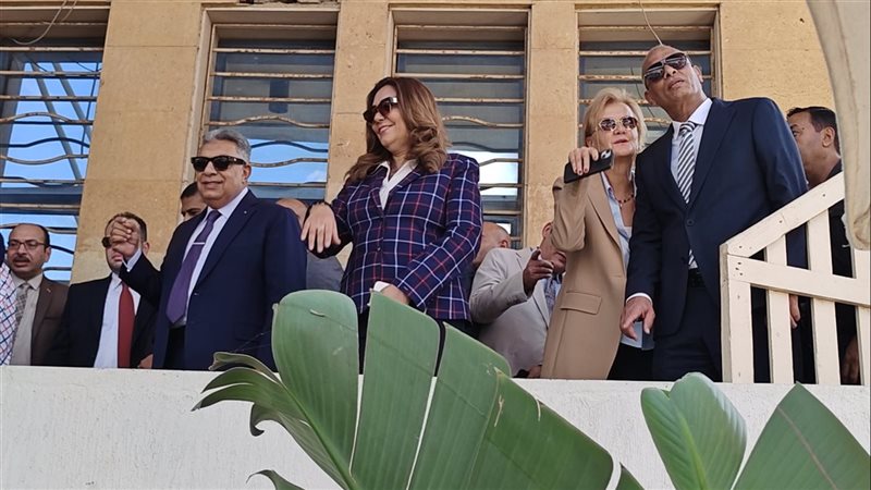 وزيرة التنمية المحلية ومحافظ الدقهلية يتفقدان مشروع الأتوبيس النهري ومكتبة مصر العامة بالمنصورة