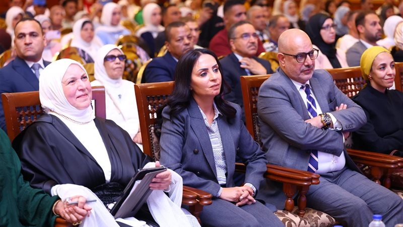 مايا مرسي تشهد تخريج أول دفعة من معهد عبلة الكحلاوي للتمريض