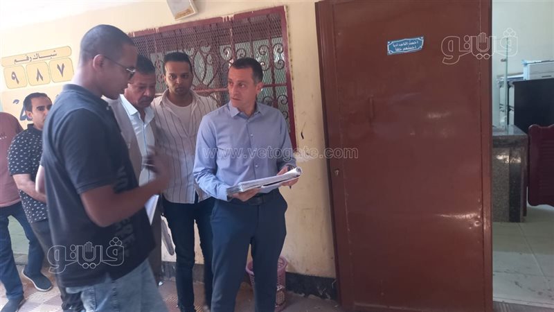 محافظ أسوان يتفقد مقر الشهر العقارى ببركة الدماس
