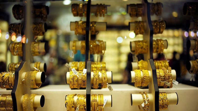 تراجع كبير بأسعار الذهب في الصاغة، خبير يكشف الأسباب