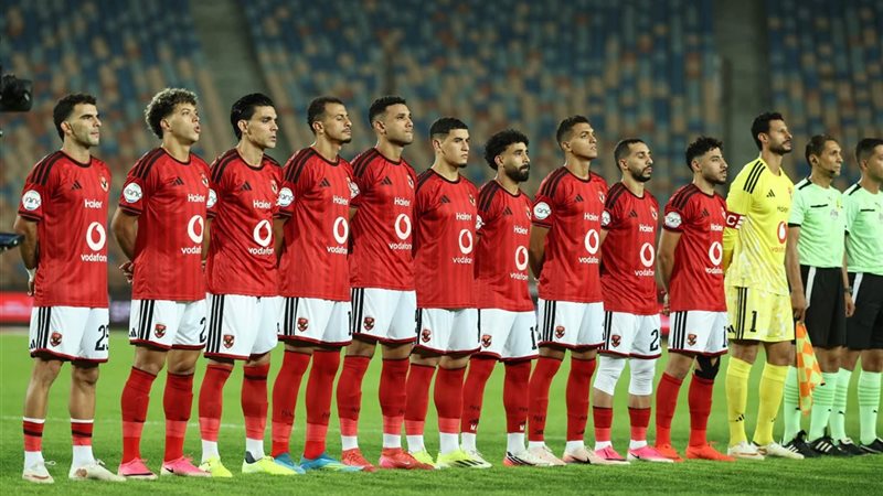 جماهير الأهلي تشعل استاد القاهرة بعد الفوز علي أبو قير (فيديو)