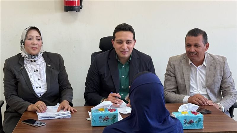على هامش جولته، نائب محافظ الفيوم يعقد لقاء لخدمة المواطنين بقرية قوتة
