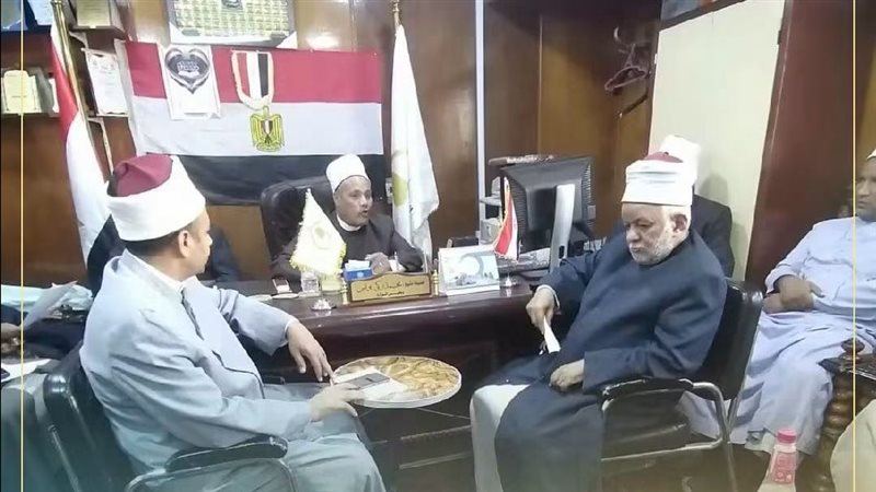 مدير أوقاف قنا يعقد اجتماعًا موسعًا بمديري الإدارات الفرعية لمتابعة ملف التحول الرقمي