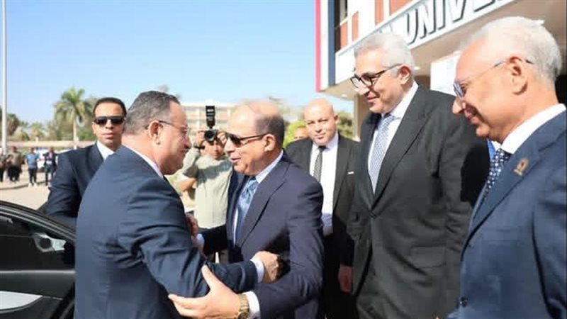 محافظ المنيا ورئيس الجامعة يستقبلان وزير التعليم العالي