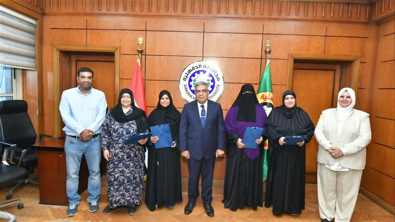محافظ الدقهلية يوزع 5 رحلات عمرة على أبناء المحافظة الأولى بالرعاية