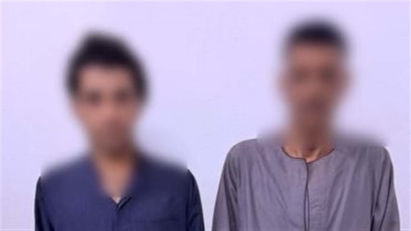 ضبط 3 عاطلين لسرقة مبلغ مالي من داخل محل بأسيوط بعد تداول فيديو للواقعة