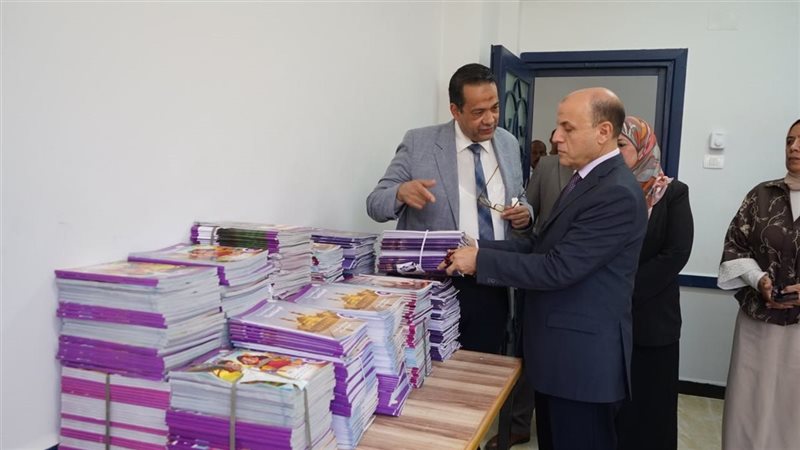 مدارس الغربية تبدأ تسليم الكتب الدراسية استعدادًا لانطلاق العام الجديد