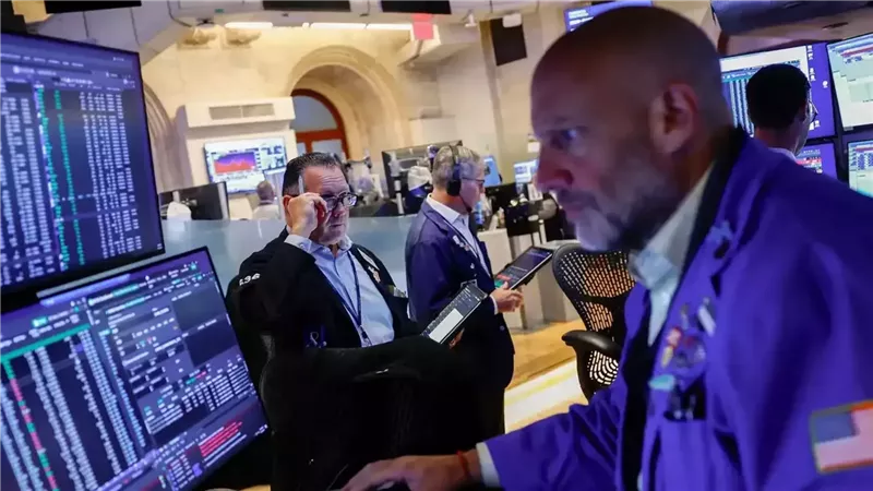 انهيار أسهم وهبوط الذهب، ترامب يطالب بخفض فوري لسعر الفائدة