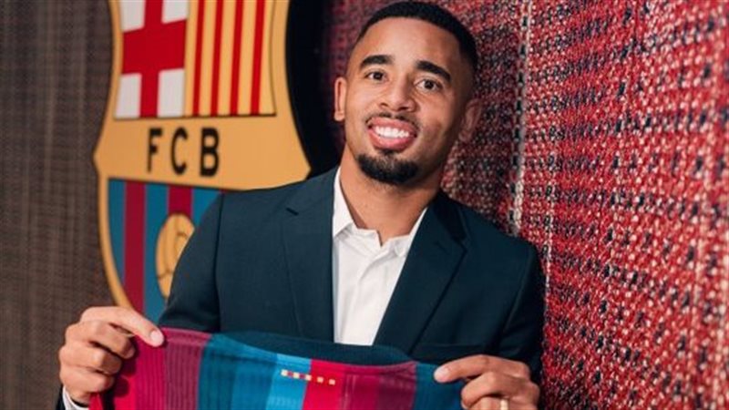 برشلونة يضم جابريل جيسوس لـ 3 مواسم