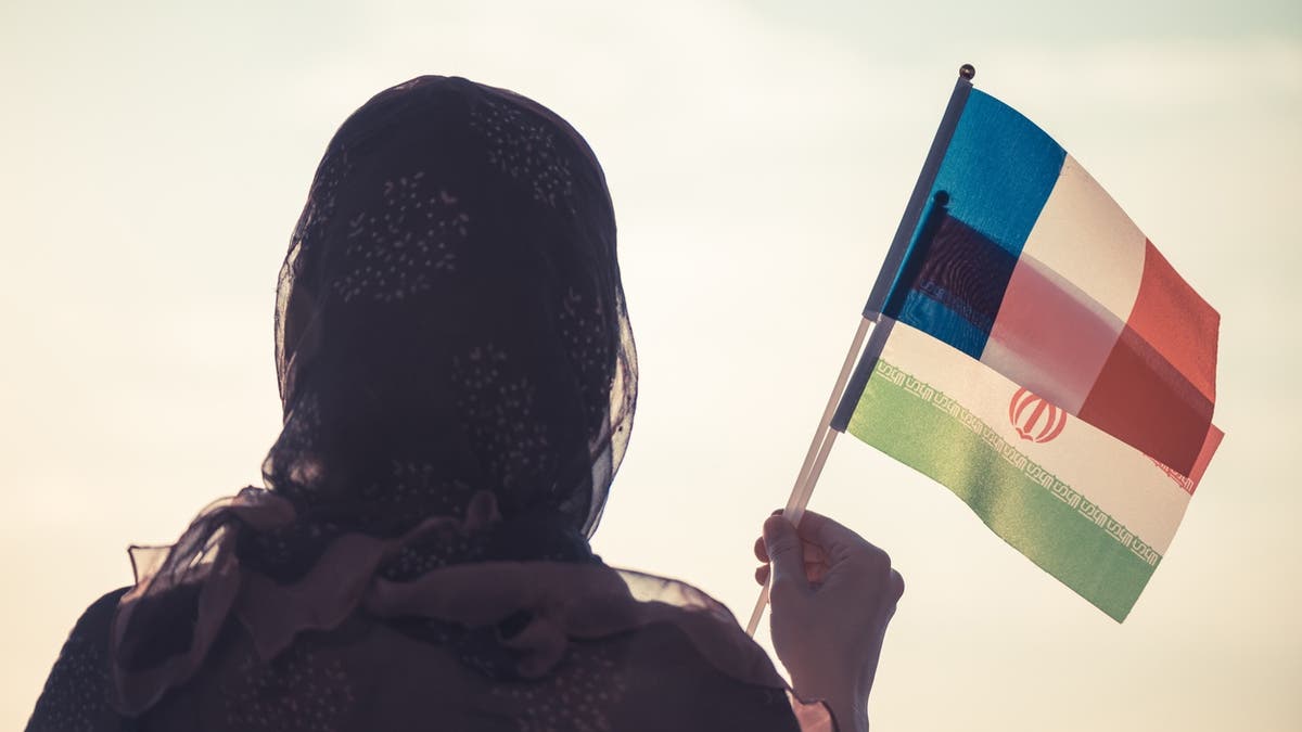 فرنسا تندد بإغلاق مركزها الثقافي في طهران.. وتتوعد بـ”إجراءات مناسبة”
