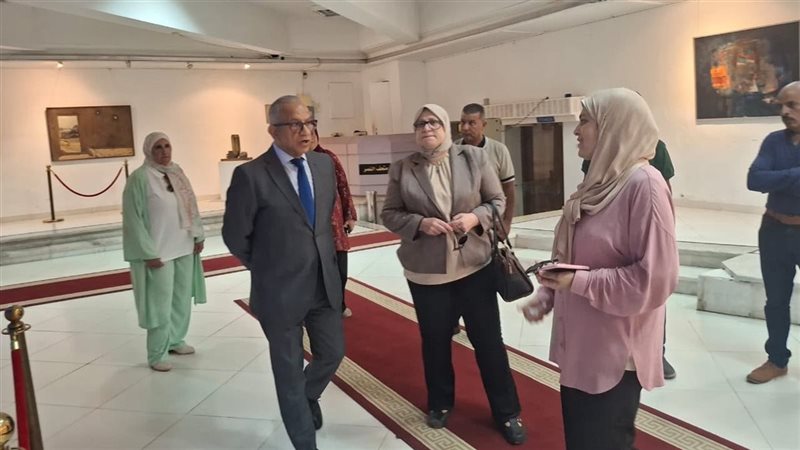 محافظ بورسعيد يبحث مع رئيس قطاع الفنون التشكيلية سبل تطوير متحف النصر
