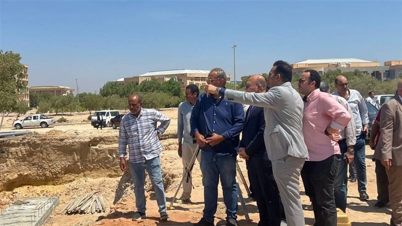رئيس جامعة سوهاج يتابع آخر مستجدات العمل في مبنى المعامل المركزية بالجامعة الأهلية