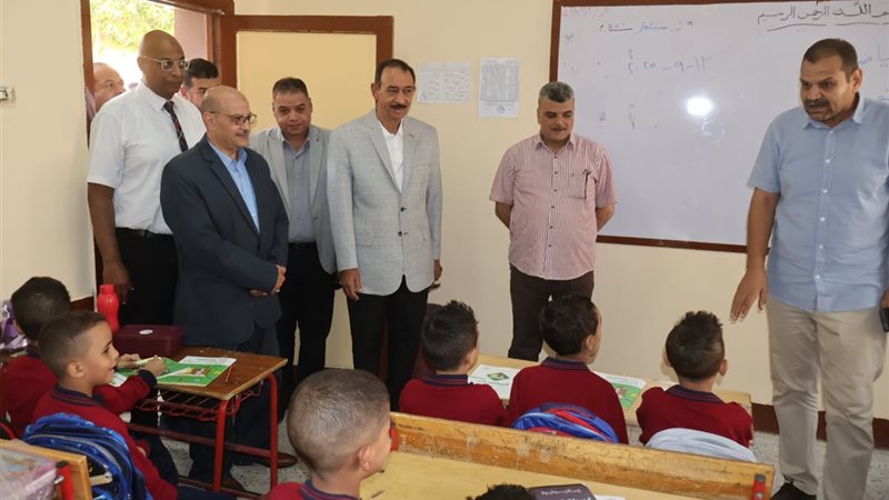 محافظ سوهاج يتفقد عددا من المدارس مع بداية العام الدراسي الجديد