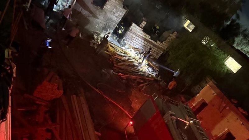 حريق هائل يلتهم مصنع أخشاب بقرية بني غالب في أسيوط (صور)
