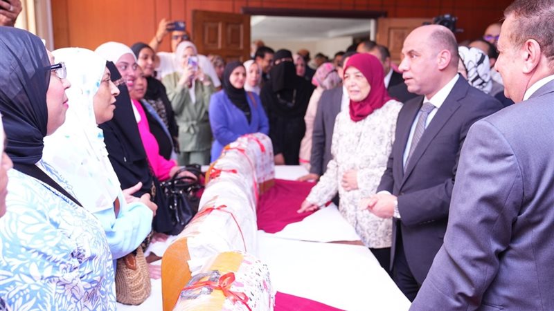 وزير العمل لأهالي بورسعيد: فرص العمل وانخفاض البطالة ثمرة المشروعات العملاقة