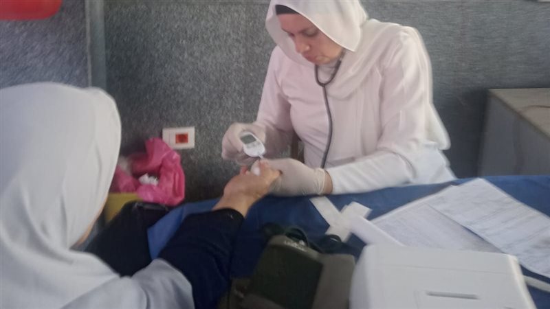 صحة الفيوم تنظم قافلة طبية بقرية دانيال بمركز إطسا