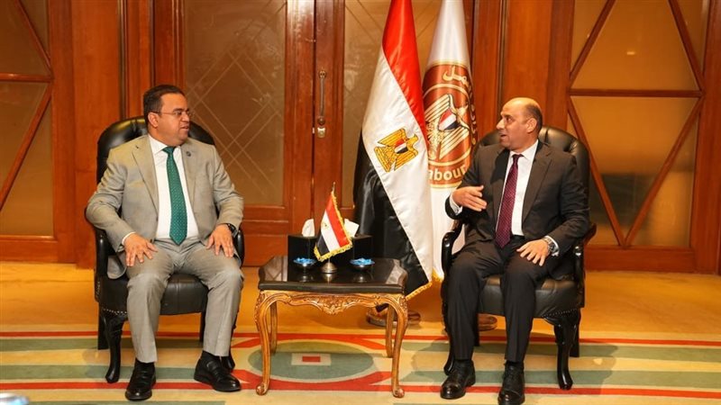 وزير العمل يبحث مع نظيره الليبي دعم الربط الإلكتروني بين “وافد” ومنصة التأشيرة الإلكترونية