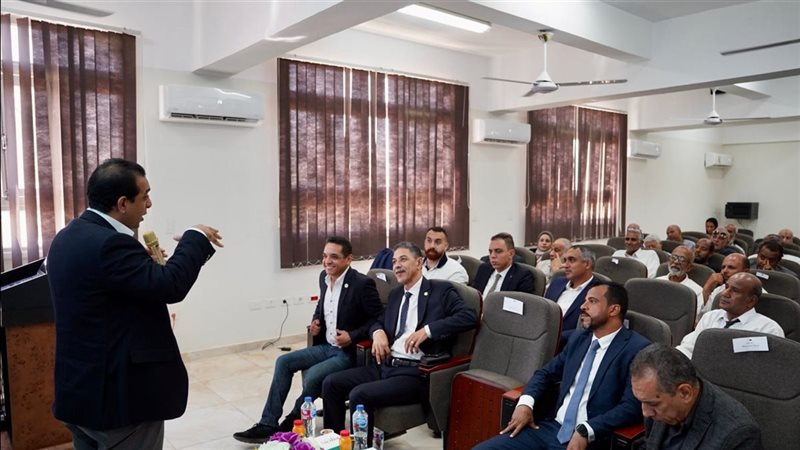 محافظة قنا تبحث مع هيئة موانئ أبوظبي سبل دعم حركة التجارة والصادرات وخدمة المستثمرين (صور)