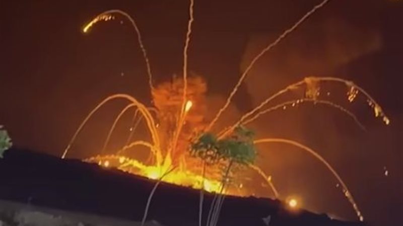 إجلاء عائلات وتحذيرات من الخروج من المنازل إثر انفجار مستودع ذخيرة للجيش السوري، ما القصة؟