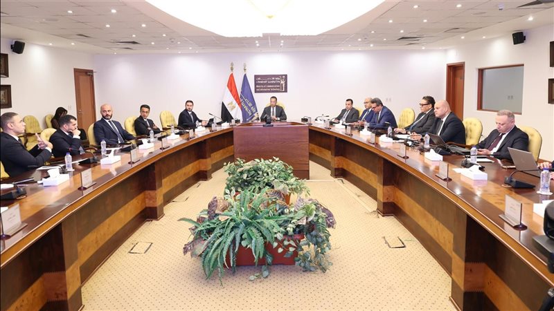 وزير الاتصالات يبحث مع إنترو القابضة خطط إنشاء مركز “كيميت” للبيانات