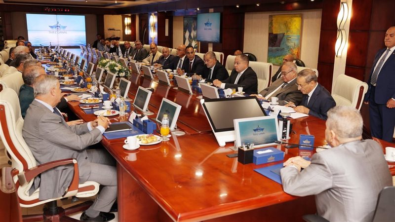 رئيس هيئة قناة السويس يبحث مع ممثلي 20 جهة ملاحية دولية تعزيز التعاون