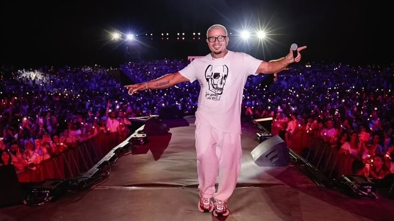 6 صور ترصد حفل عمرو دياب بمدينة العقبة الأردنية
