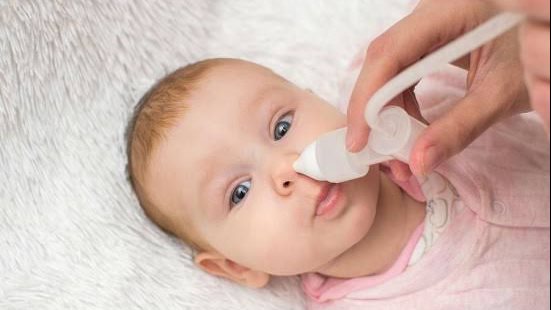 منها علامات خطيرة .. أعراض نزلات البرد عند الرضع