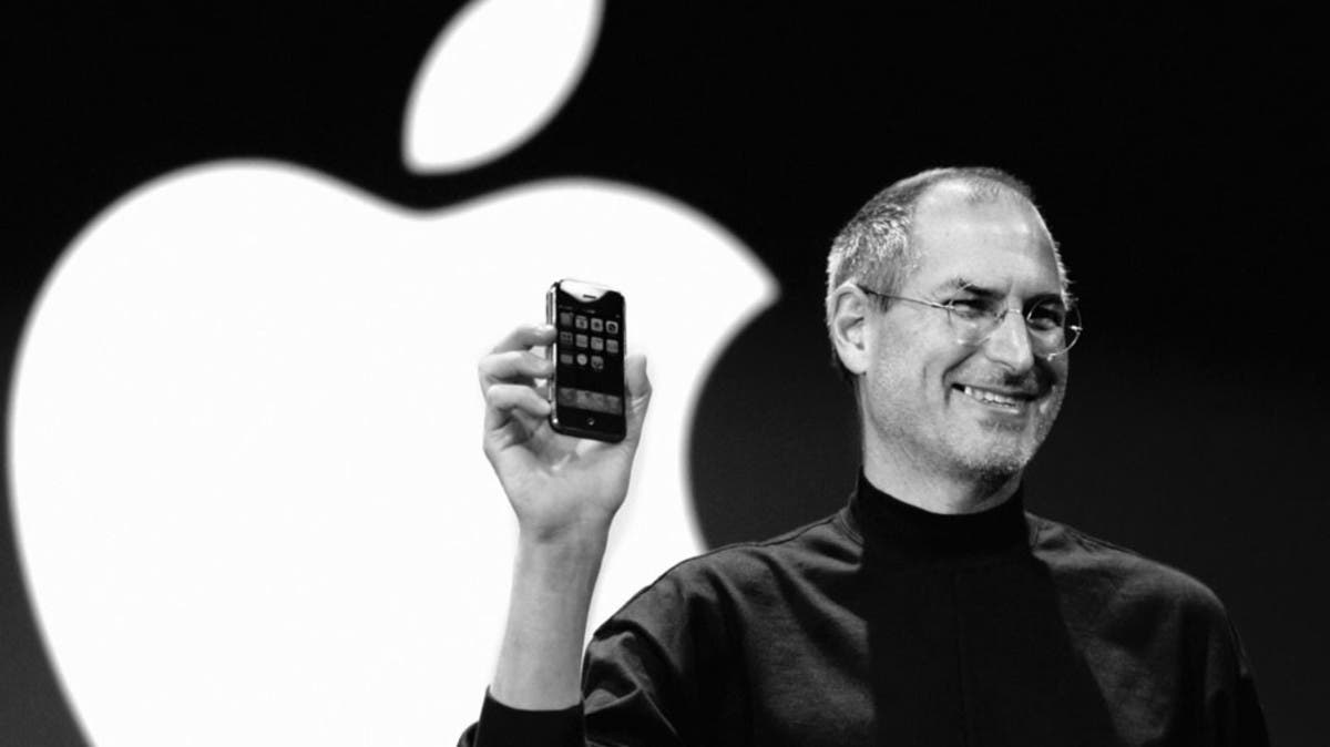 من أول آيفون إلى iPhone Duo.. رحلة 19 عامًا غيّرت تاريخ الهواتف الذكية