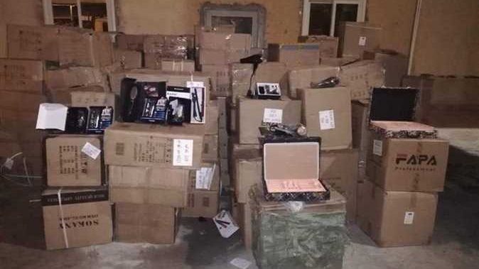 الحبس وغرامة 100 ألف جنيه عقوبة تهريب البضائع طبقا للقانون