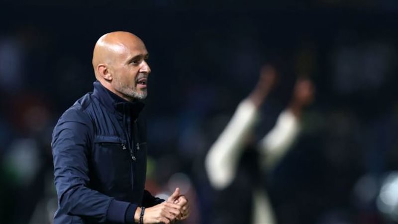 مدرب صن داونز يعلق على مفاوضاته مع الأهلي