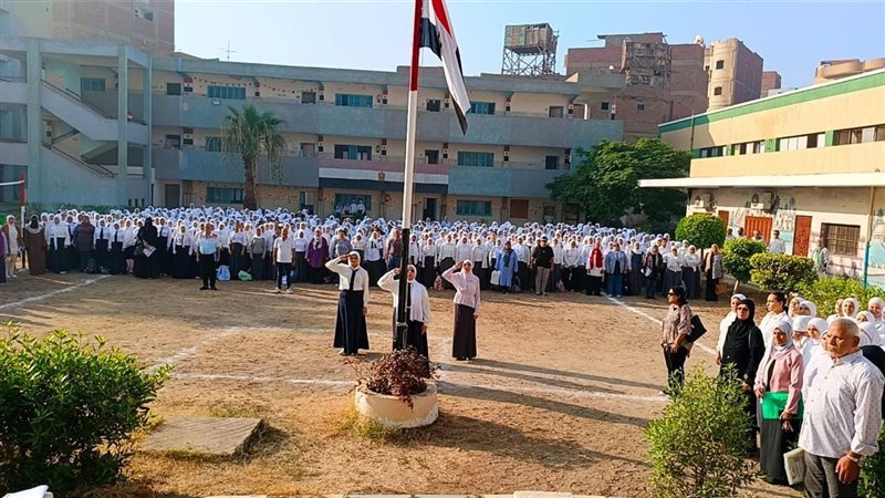 مدير التعليم بالفيوم يكرم الفائزات في مسابقة أجمل حديقة على مستوى الجمهورية