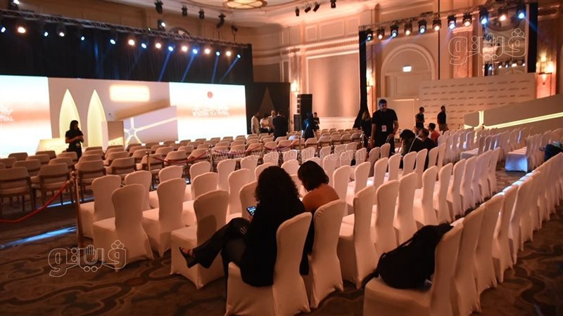 ينطلق بعد قليل، الصور الأولى من تجهيزات مؤتمر مهرجان الجونة السينمائي بشأن الدورة التاسعة
