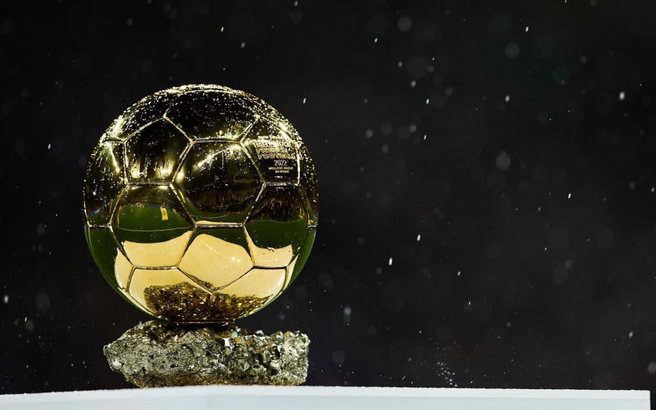 لاعب باريس سان جيرمان يتحدى منافسيه على الكرة الذهبية: لم يقدم أحد موسما أفضل مني
