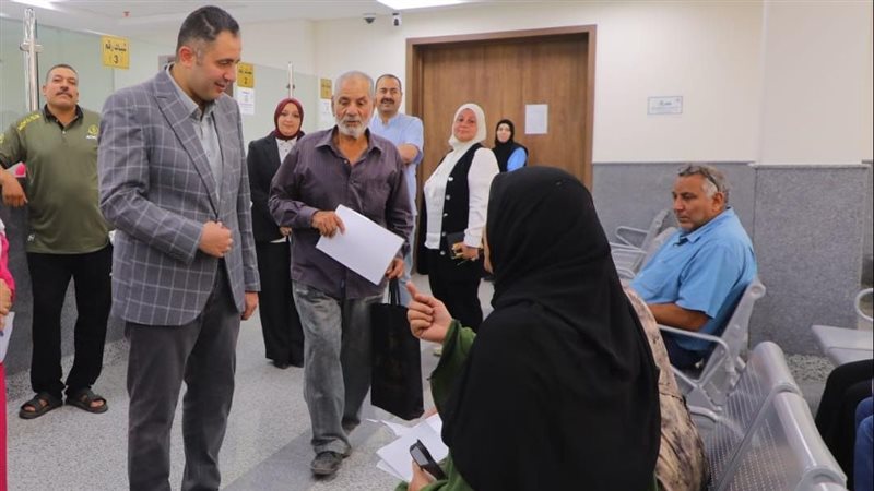 محافظ دمياط يتابع انتظام العمل داخل المركز التكنولوجي لخدمة المواطنين