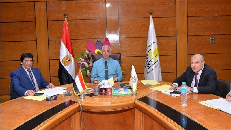 عبد المولى يترأس اجتماع مجلس إدارة صندوق القرية الأوليمبية بجامعة أسيوط لمتابعة التطوير وسير العمل