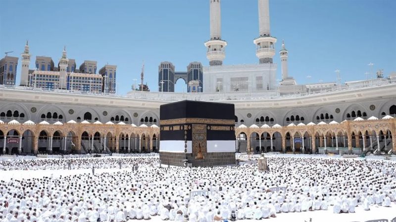 داعية إسلامية تحذر من تصوير الكعبة أثناء العمرة (فيديو)