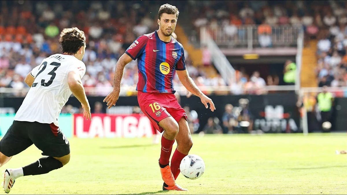 دي لا فوينتي: توقعت انتقال رودري إلى ريال مدريد.. وتفاجأت ببرشلونة