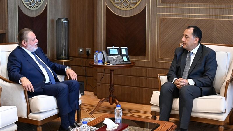 الدولار والاحتياطي والتضخم.. 3 ملفات على مائدة مدبولي ومحافظ البنك المركزي