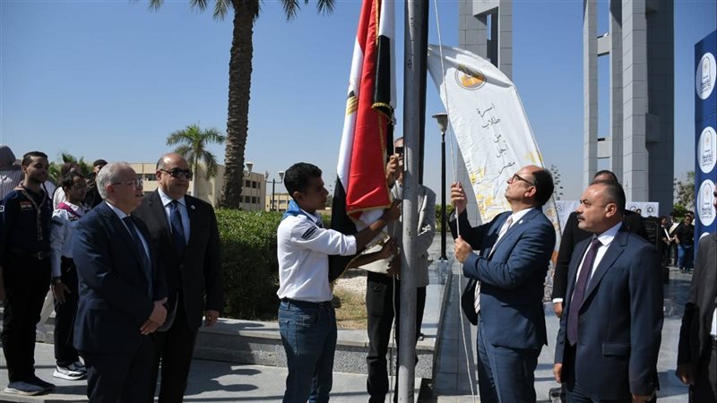 بالاحتفالات وتحية العلم، جامعة العاصمة تستقبل طلابها في أول أيام العام الدراسي الجديد