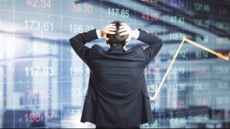 رفع الفائدة الأمريكية يثير المخاوف من أزمة عالمية.. هاني توفيق: هل اقتربت العاصفة الاقتصادية؟