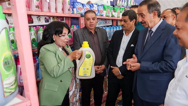محافظ سوهاج يفتتح معرض منتجات النيل للزيوت والمنظفات