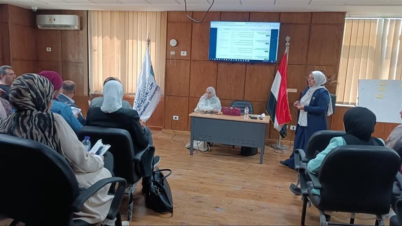 جامعة دمنهور تنظم ورشة عمل بكلية الهندسة لاستيفاء معايير الاعتماد المؤسسي (صور)