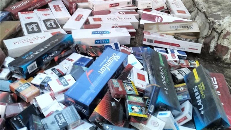 ضبط سجائر مهربة وسلع غذائية فاسدة في حملة تموينية بالفيوم