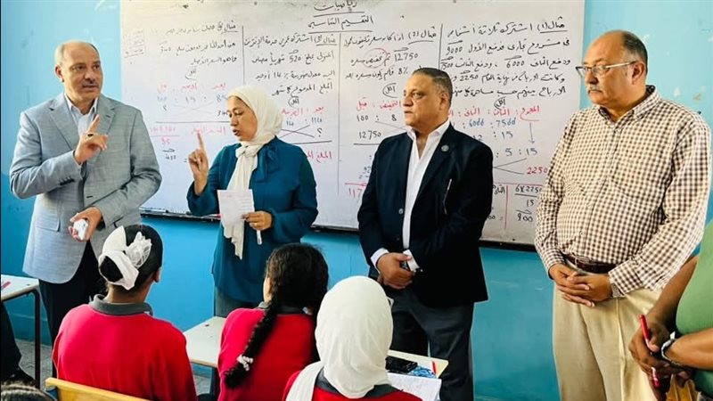 مدير تعليم الإسكندرية يتفقد مدارس “المنتزه ثاني” لمتابعة انتظام الدراسة والكثافات الطلابية
