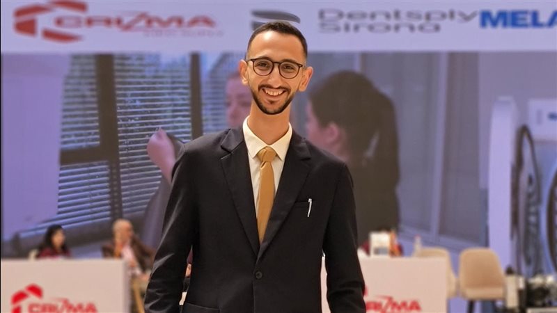 طالب بجامعة الجلالة يحصد المركز الأول بمسابقة الذكاء الاصطناعي في طب الأسنان بمؤتمر EDSIC 2026