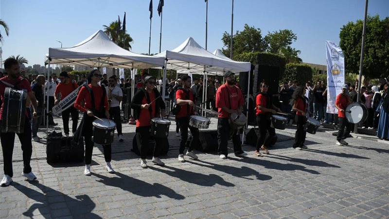انطلاق العام الجامعي الجديد بجامعة العاصمة.. إقبال كثيف من الطلاب في اليوم الأول.. احتفالات وتحية العلم “أبرز الأنشطة”.. والصور التذكارية تتصدر المشهد