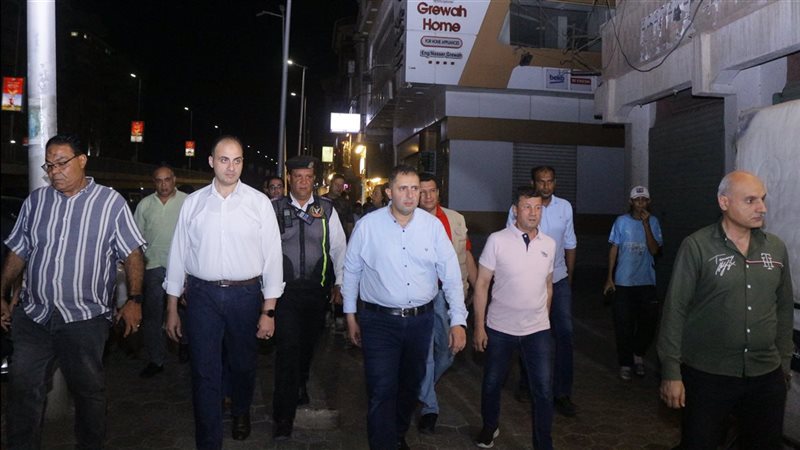 محافظ دمياط يتفقد موقف السنانية ويوجه بتوفير فاترينات حضارية للباعة وتكثيف حملات الإشغالات
