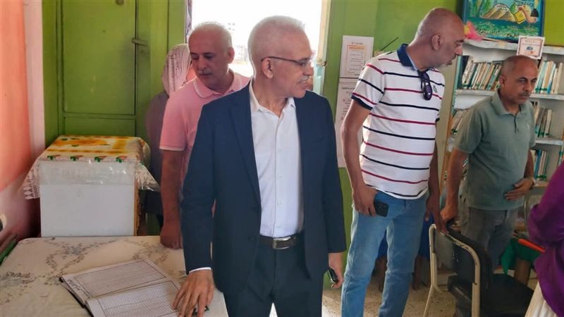 مدير تعليم الإسماعيلية يتفقد مدرسة العبور الإعدادية بنات استعدادا لبدء الدراسة فيها غدا (صور)